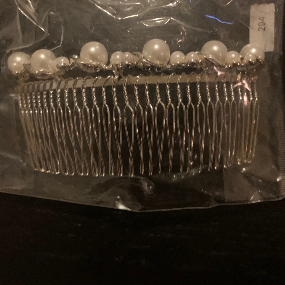 Hair comb never used